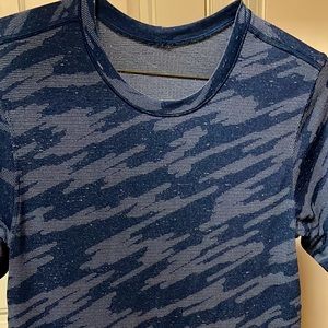 Lululemon Men’s Metal Vent Tech Small EUC